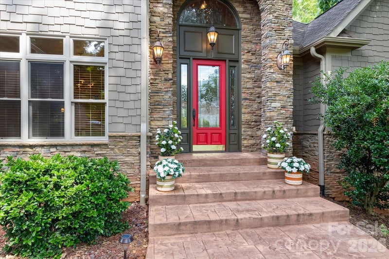 121 Creek Cove Ln, Statesville, NC 28677