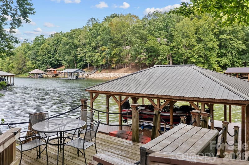 121 Creek Cove Ln, Statesville, NC 28677