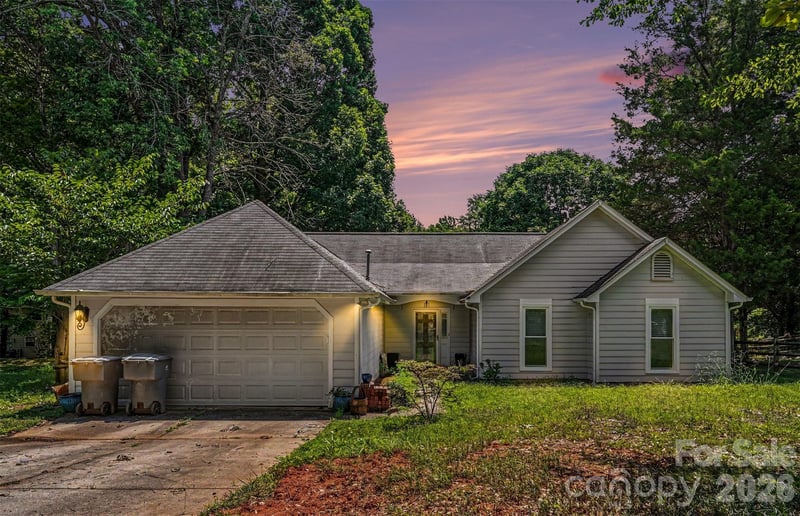 8410 Gidleigh Ct, Charlotte, NC 28216