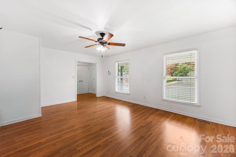1131 Mt Kisco Dr, Charlotte, NC 28213