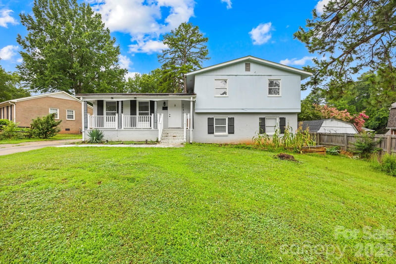1131 Mt Kisco Dr, Charlotte, NC 28213