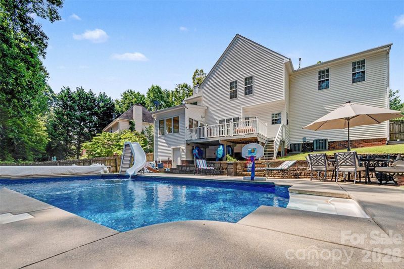 1421 Moonstone Dr, Matthews, NC 28105