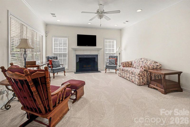 1421 Moonstone Dr, Matthews, NC 28105