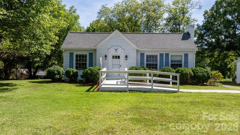 608 1st St W, Conover, NC 28613
