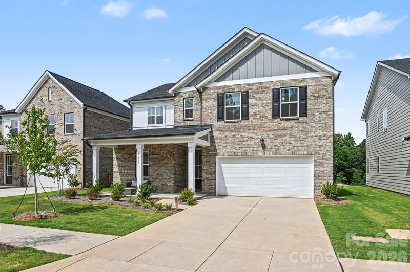 8230 Franklin Trail St, Charlotte, NC 28227