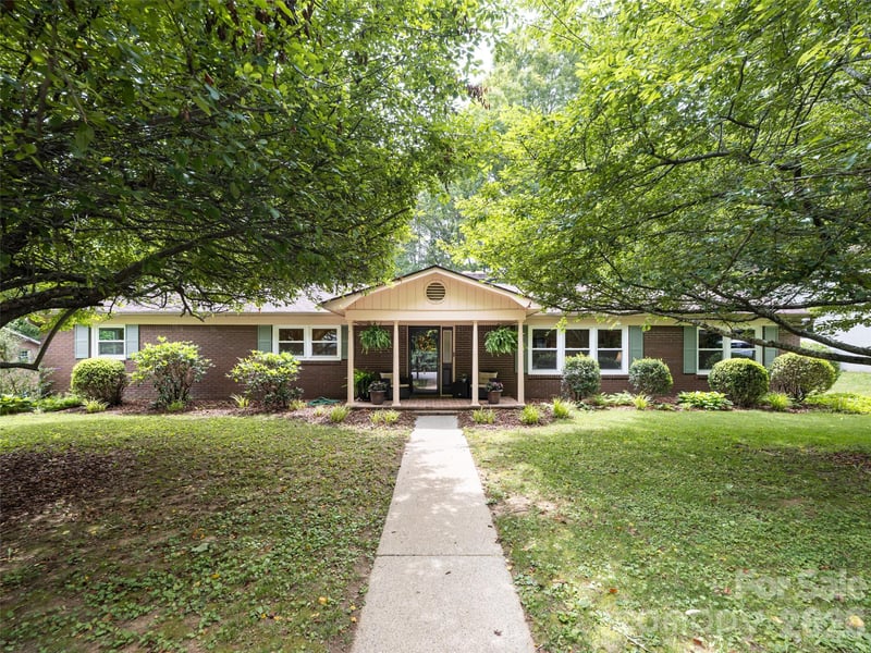 29 Jean Dr, Asheville, NC 28803