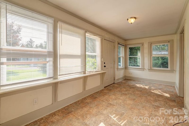 648 Lakeshore Dr, Asheville, NC 28804