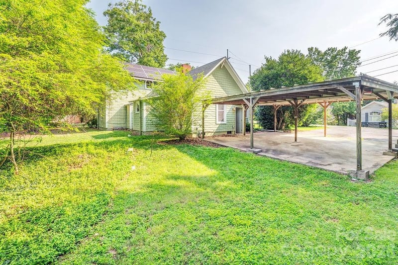 648 Lakeshore Dr, Asheville, NC 28804