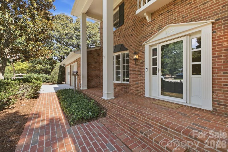 710 37th Ave NE, Hickory, NC 28601
