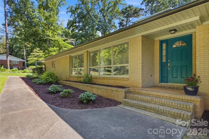 7008 Linda Lake Dr, Charlotte, NC 28215