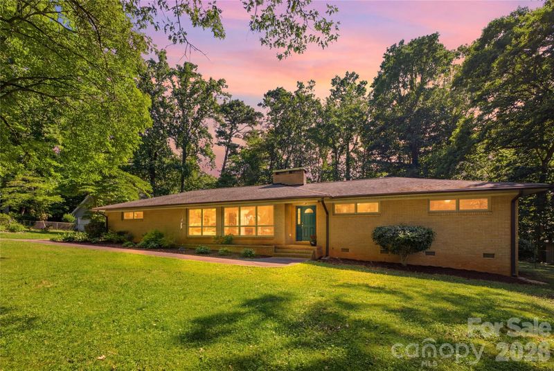 7008 Linda Lake Dr, Charlotte, NC 28215