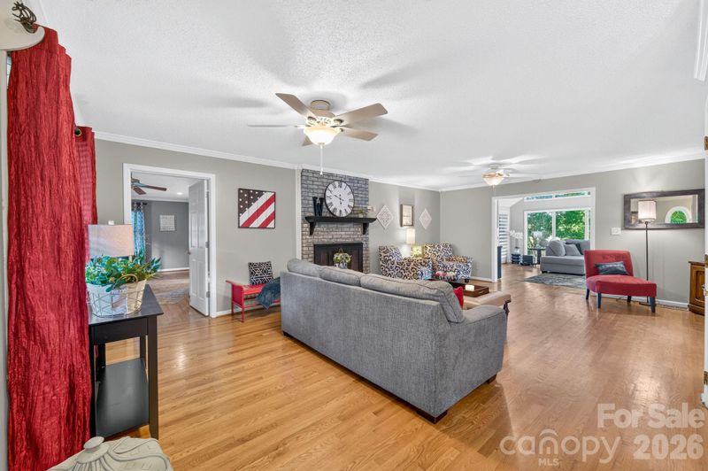103 Chateau Dr, Gastonia, NC 28056