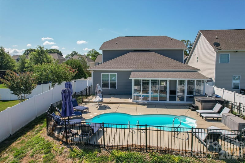 109 E Americana Dr, Mooresville, NC 28115