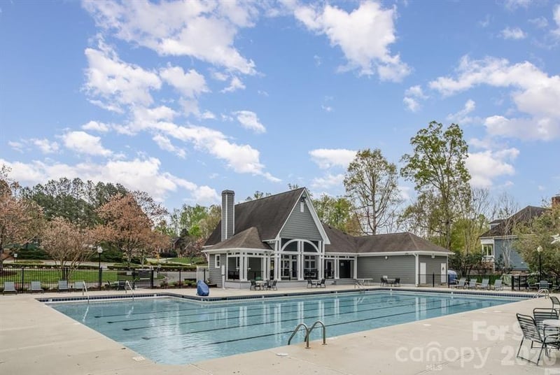 2125 Mt Isle Harbor Dr, Charlotte, NC 28214