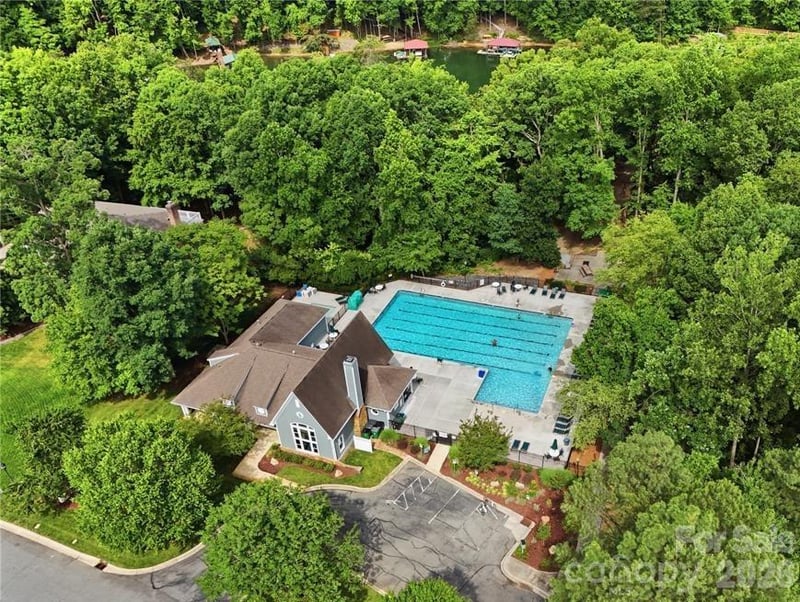 2125 Mt Isle Harbor Dr, Charlotte, NC 28214