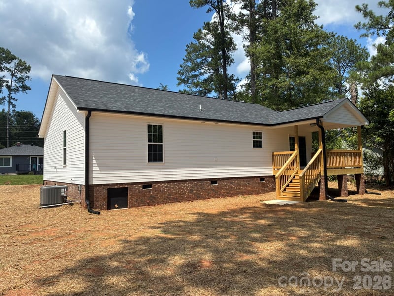 8 Wray St, York, SC 29745