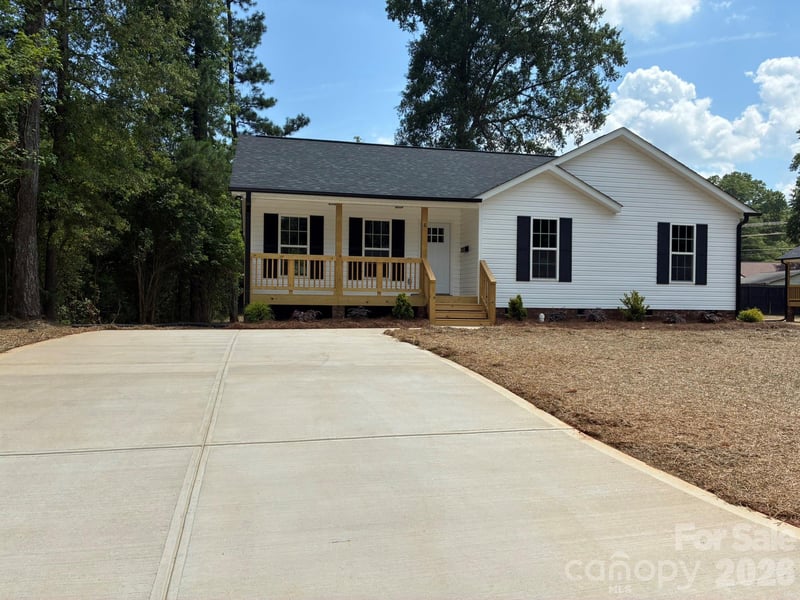 8 Wray St, York, SC 29745