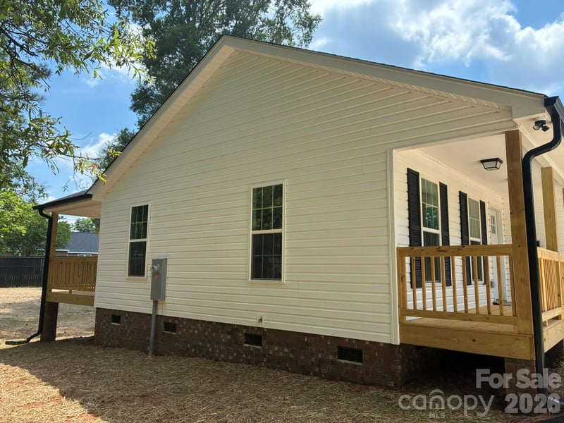 8 Wray St, York, SC 29745
