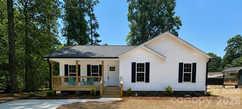 8 Wray St, York, SC 29745