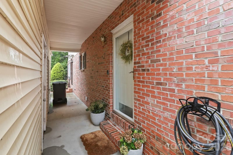 4311 Laurel Hill Ln, Charlotte, NC 28217
