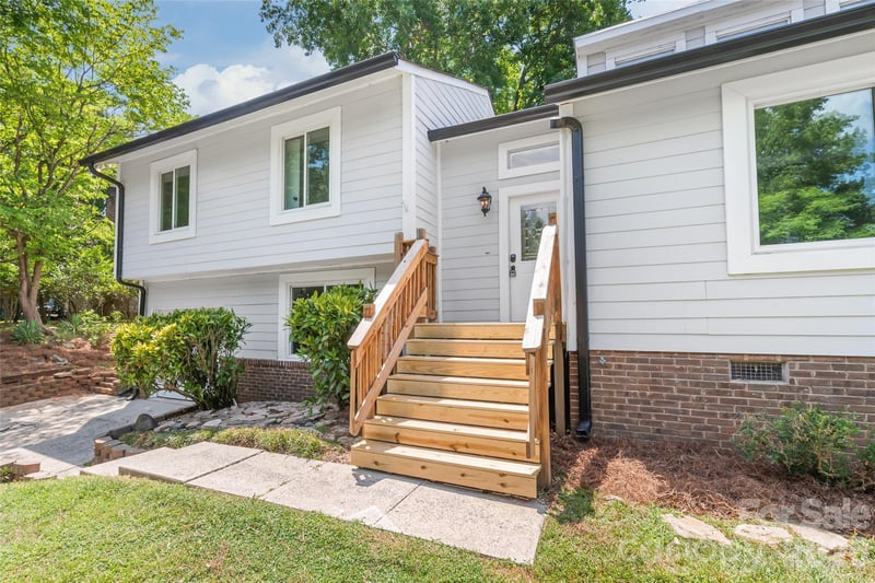 10129 Eagle Ct, Charlotte, NC 28277