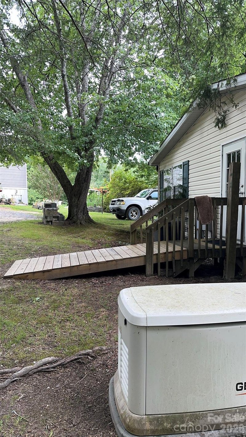 294 E Lester Ln, Hendersonville, NC 28739