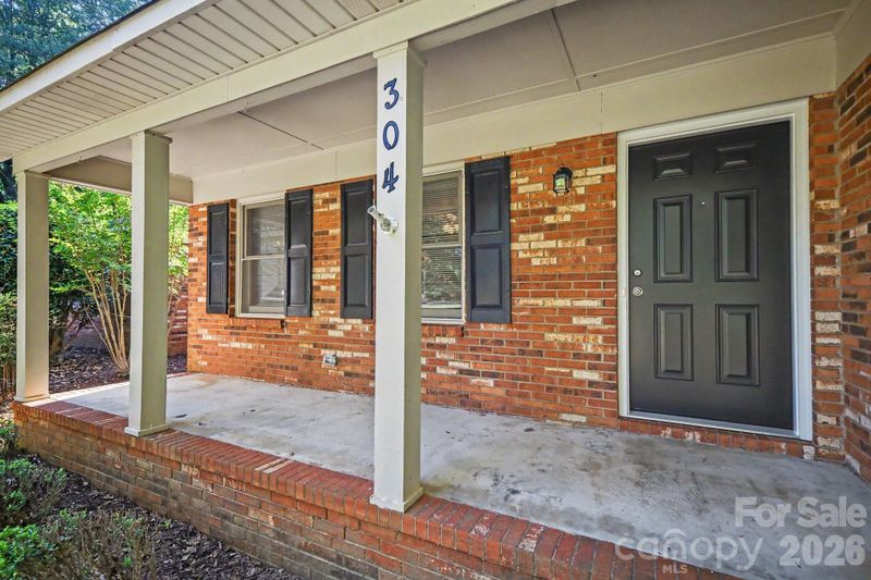 304 Julia Dr, Lincolnton, NC 28092