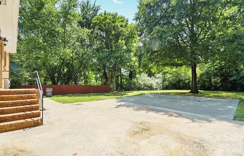 6315 Spring Garden Ln, Charlotte, NC 28213