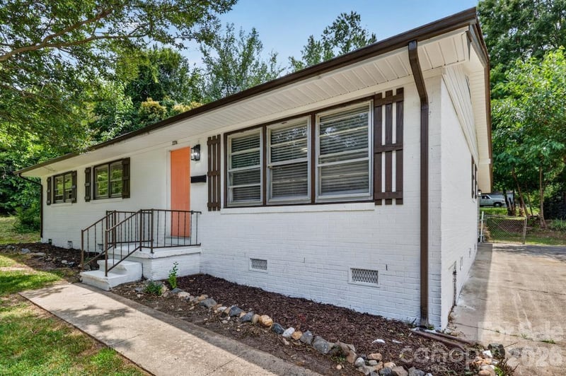 2216 Milton Rd, Charlotte, NC 28215