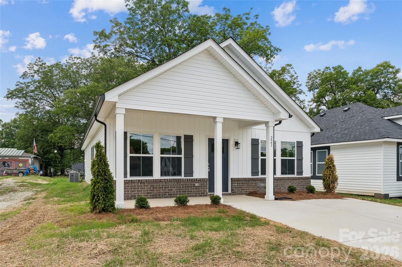 223 W 11th St, Salisbury, NC 28144
