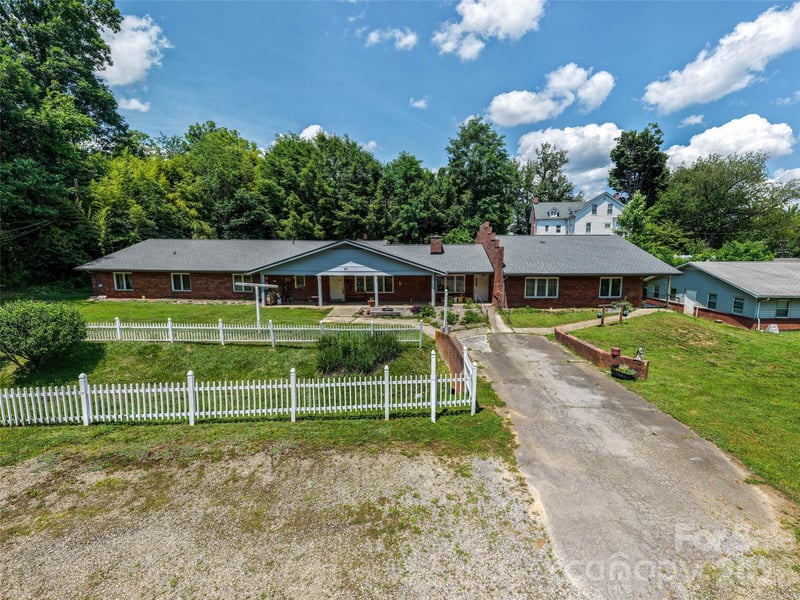84 Chestnut Park Dr, Waynesville, NC 28786