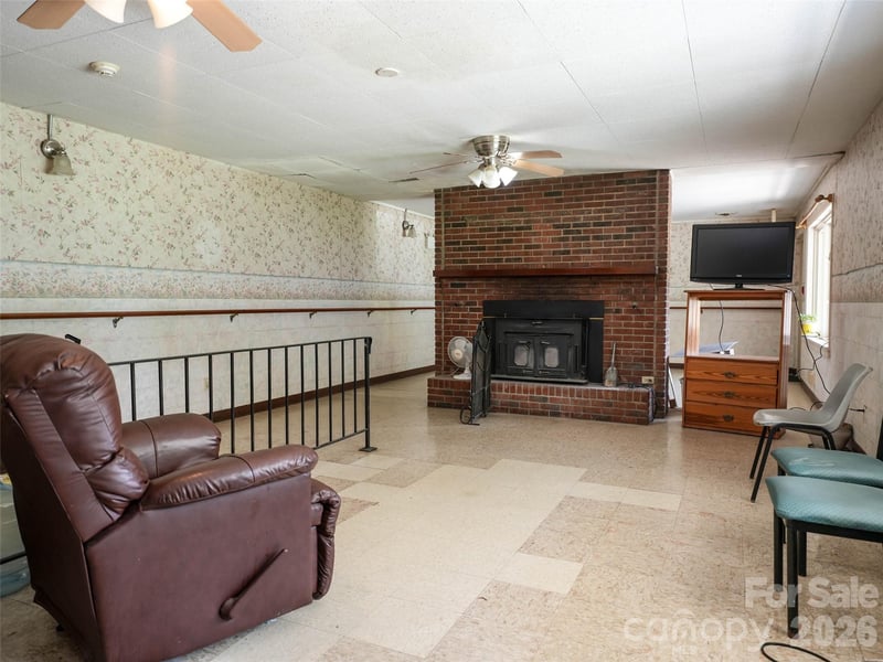 84 Chestnut Park Dr, Waynesville, NC 28786
