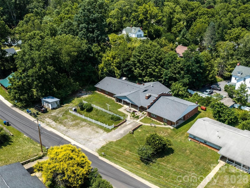 84 Chestnut Park Dr, Waynesville, NC 28786