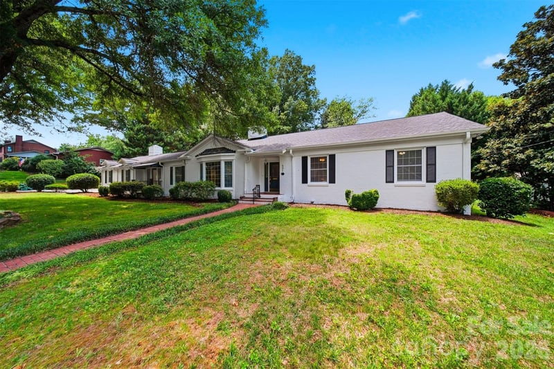521 5th St NW, Hickory, NC 28601
