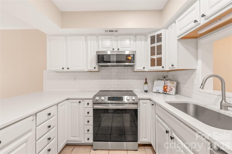 8410 Cricket Lake Dr, Charlotte, NC 28277