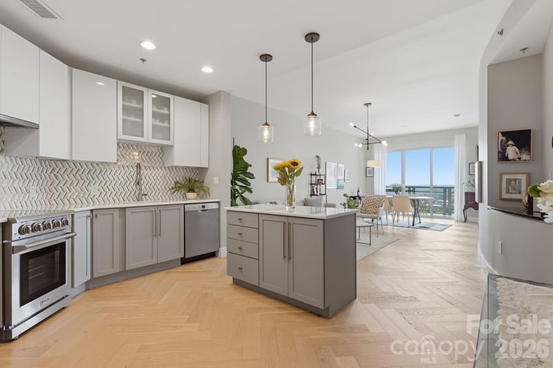 333 W Trade St #1306, Charlotte, NC 28202