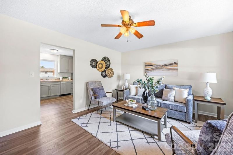 910 Lyndsey Brooke Ct, Lincolnton, NC 28092