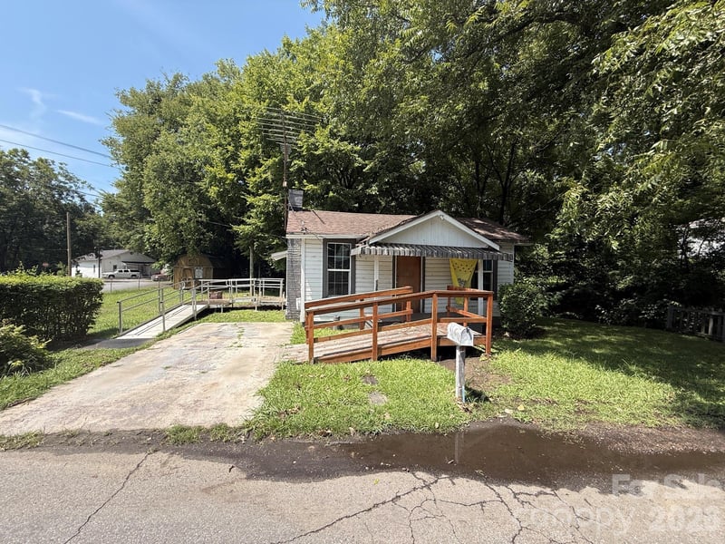 126 James St SW, Concord, NC 28025