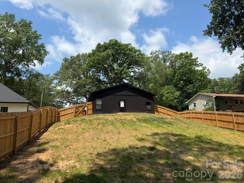 412 N Peterson St, Stanley, NC 28164