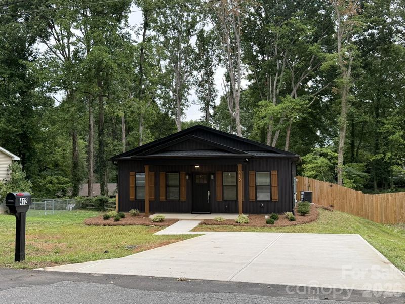 412 N Peterson St, Stanley, NC 28164