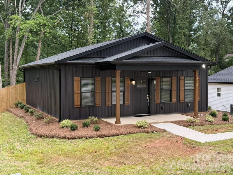412 N Peterson St, Stanley, NC 28164