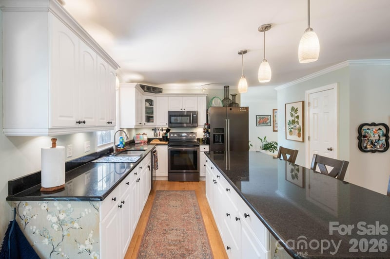 843 W J St, Newton, NC 28658