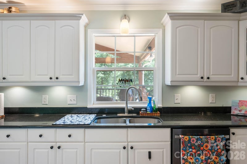 843 W J St, Newton, NC 28658