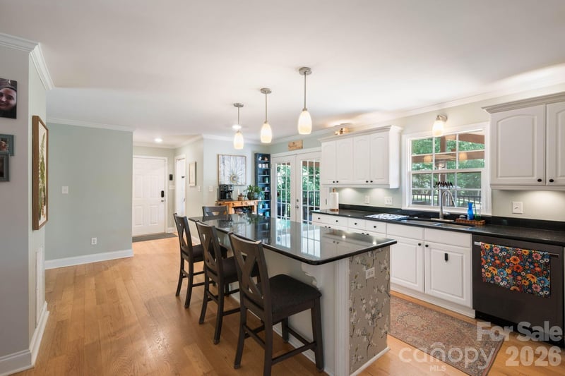 843 W J St, Newton, NC 28658