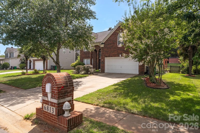 6813 Neuhoff Ln, Charlotte, NC 28269