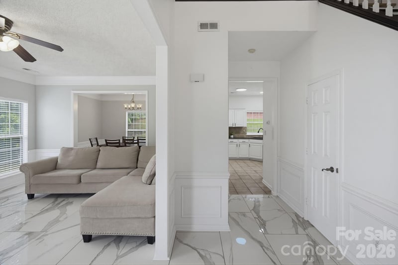 6813 Neuhoff Ln, Charlotte, NC 28269