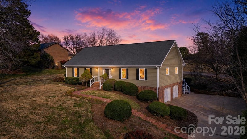 3718 Club House Dr NE, Conover, NC 28613