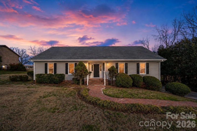 3718 Club House Dr NE, Conover, NC 28613