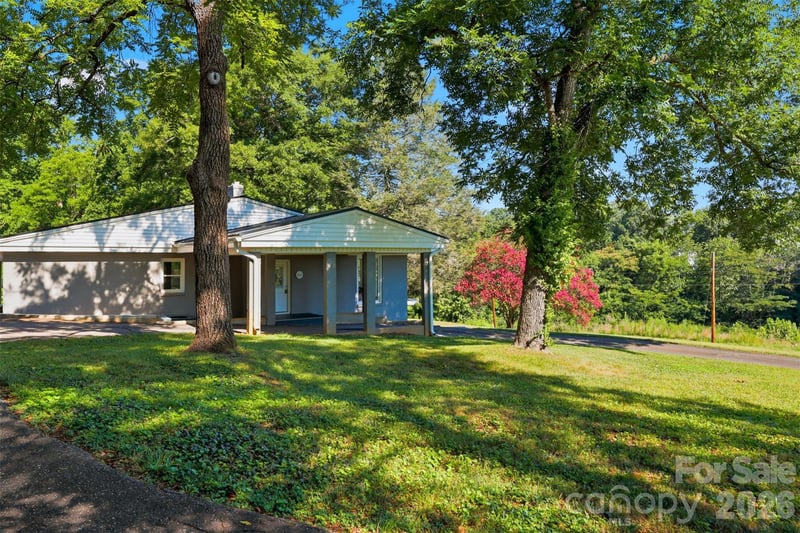 104 31st Ave NE, Hickory, NC 28601