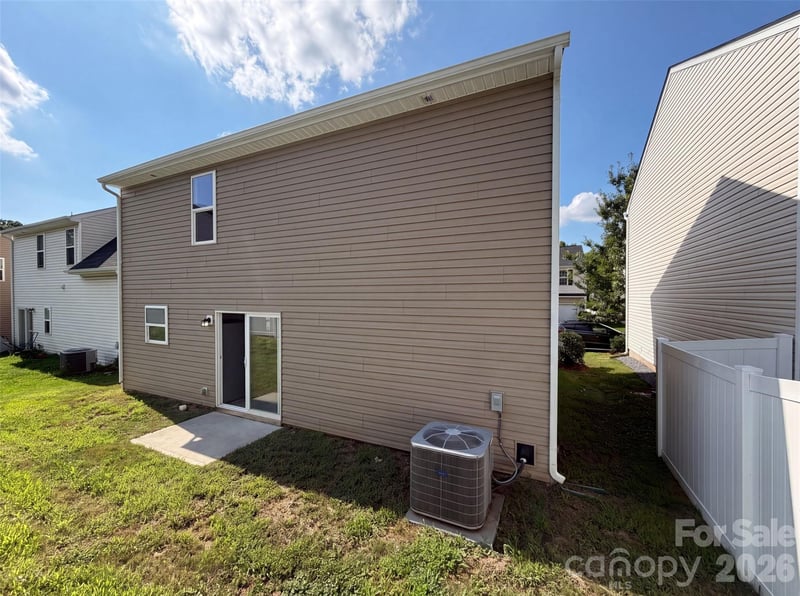 8222 Gabon Ct, Charlotte, NC 28215